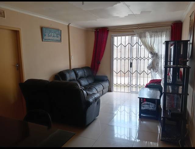 3 BEDROOM HOUSE FOR SALE IN TRENANCE PARK